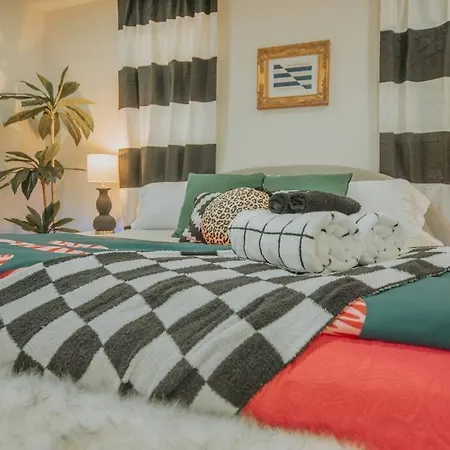 Bohemian Chic An Eclectic Escape-Hot Tub-Pet Friendly-No Pet Fees! Villa Albuquerque Exterior photo