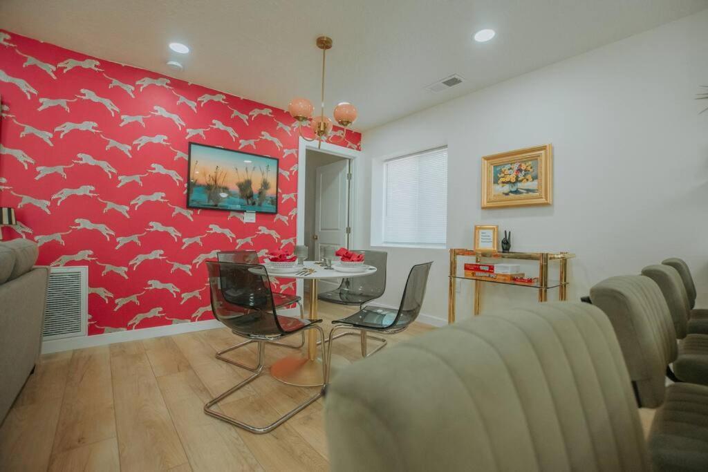 Bohemian Chic An Eclectic Escape-hot Tub-pet Friendly-no Pet Fees! Holiday home Albuquerque