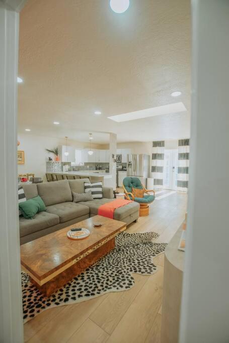Bohemian Chic An Eclectic Escape-hot Tub-pet Friendly-no Pet Fees! Holiday home *
