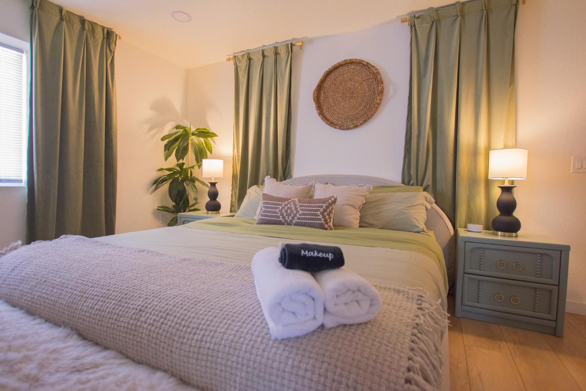 Bohemian Chic An Eclectic Escape-hot Tub-pet Friendly-no Pet Fees! Holiday home